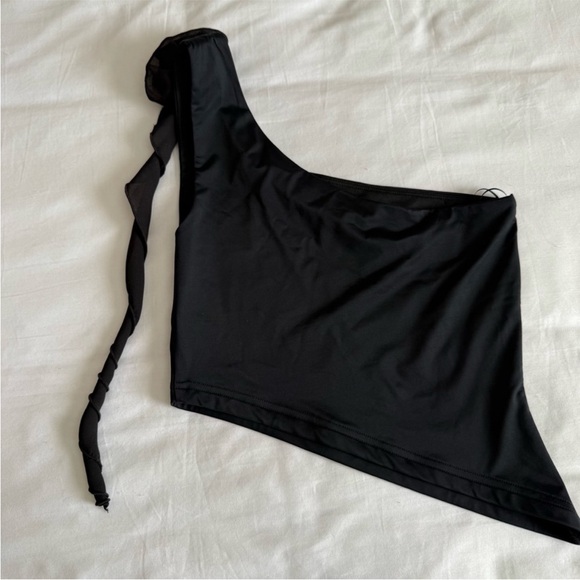 Black One-Shoulder Top with Floral Detail - Picture 4 of 4